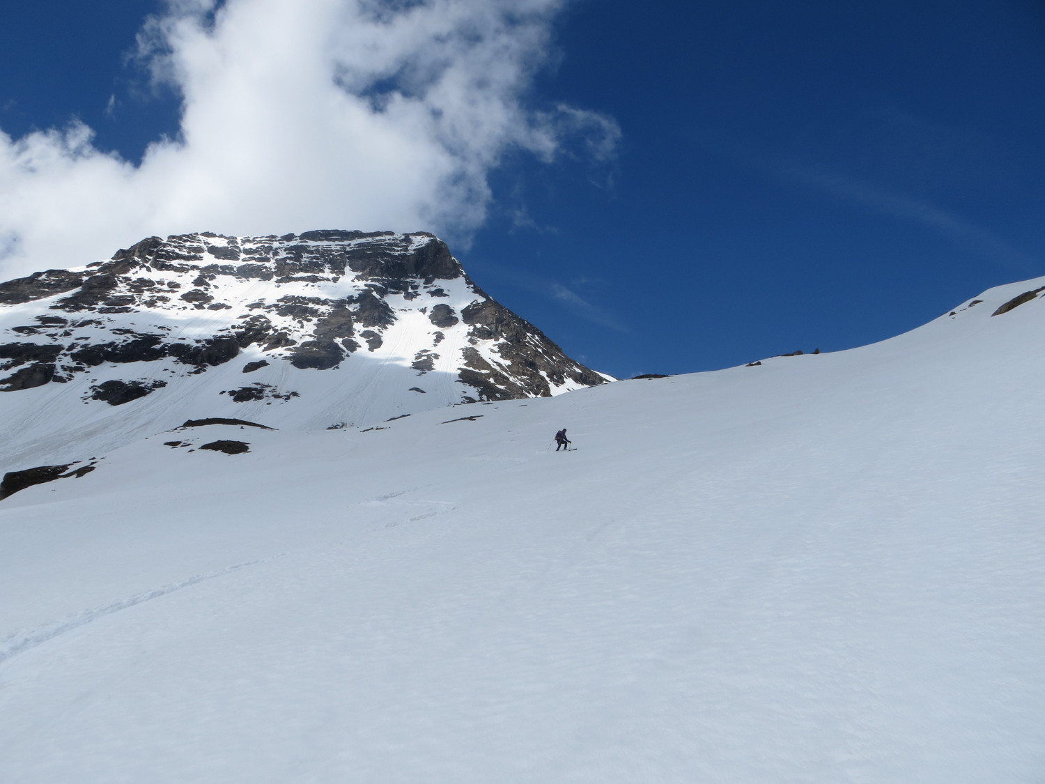 Skiing under the Hohe Dock