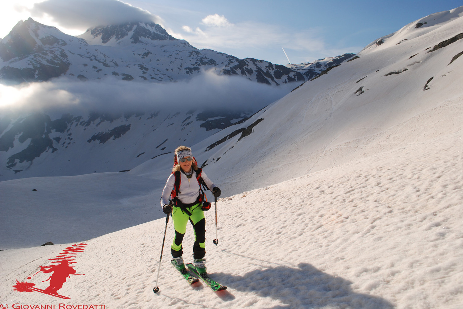 Vittoria salendo al Pizzo Tambò 3279m dal lato Svizzero, con vista verso il Piz Suretta 3027m