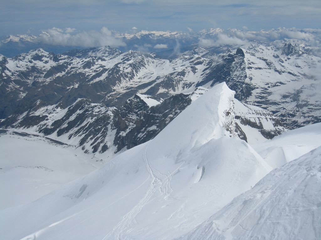 Au sommet du Grand Combin de Grafeneire, l'Aiguille du Croissant
