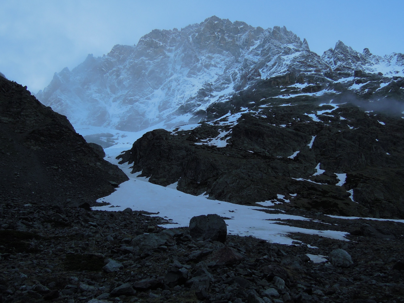 Ah! Enfin la neige, un peu au-dessus du sentier (ravin de Cloute Favier)