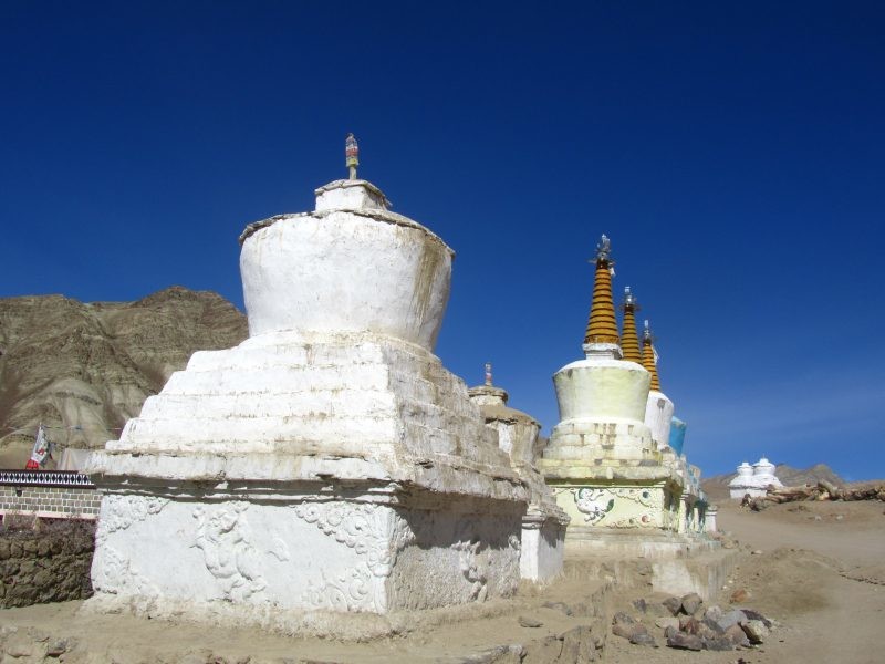 Stupas au départ de Likir