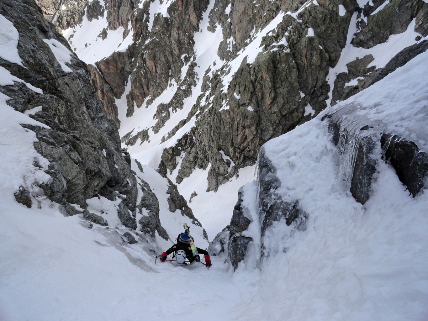 cima-viola-per-la-parete-nw-e-discesa-per-il-versante-nw-e-la-val