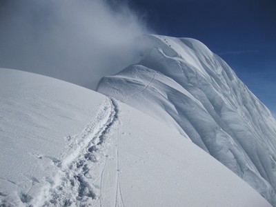 Champignon sommital du Chopicalqui (6350m) Champignon sommital du Chopicalqui (6350m)