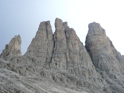 Les 3 Tours de Vajolet à D : Delago, Stabeler et Winkler Les 3 Tours de Vajolet à D : Delago, Stabeler et Winkler