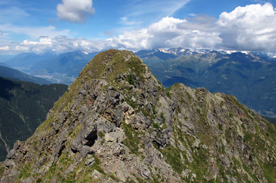 Monte Filone; la quota 2416m, vista da ESE... Monte Filone; la quota 2416m, vista da ESE...