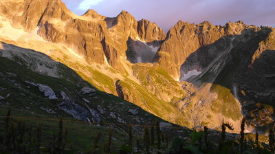 Pointe de Leschaux (droite) et les Aiguilles de Bochor plus à gauche