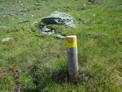 Balisage de l'itinéraire pour la pointe Noire de Pormenaz depuis le lac