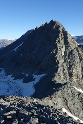Au-dessus du Col d'Arnès, les contreforts de la Bessanèse en face Au-dessus du Col d'Arnès, les contreforts de la Bessanèse en face