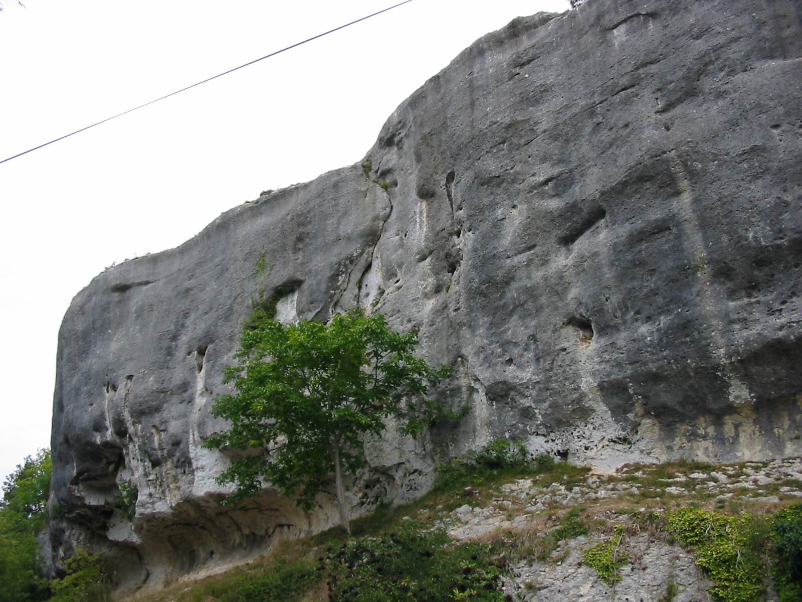 Une partie de la falaise principale