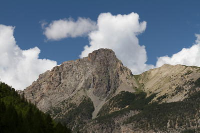 la face SE vue depuis la Chalp (Ceillac) et le col coté 2396m