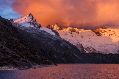 Coucher de soleil sur les Santa Cruz et le lac Cullicocha - Pérou Coucher de soleil sur les Santa Cruz et le lac Cullicocha - Pérou