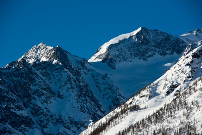 arête est de la Roche de Jabel (3570m) et haut du couloir Davin arête est de la Roche de Jabel (3570m) et haut du couloir Davin