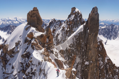 Entre ciel et terre lors de la traversée Aig. du Jardin - Grande Rocheuse Entre ciel et terre lors de la traversée Aig. du Jardin - Grande Rocheuse