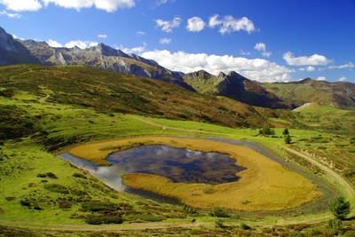 Le lac de Soum a revêtu ses couleurs d'automne - Hautes-Pyrénées Le lac de Soum a revêtu ses couleurs d'automne - Hautes-Pyrénées