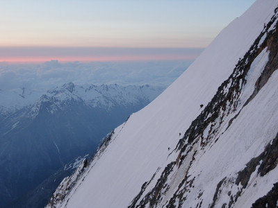 Coup d'oeil en arrière sur la Face Nord de la Lenzspitze en traversant au Nadelhorn. Coup d'oeil en arrière sur la Face Nord de la Lenzspitze en traversant au Nadelhorn.