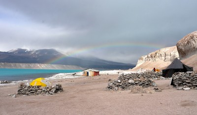 Après l'orage au camp de base de l'Ojos del Salado (Laguna Verde - 4350m - Atacama / Chile) Après l'orage au camp de base de l'Ojos del Salado (Laguna Verde - 4350m - Atacama / Chile)