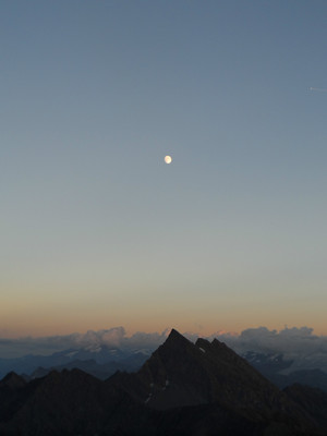 Dialogue avec la lune au bivouax rainetto Dialogue avec la lune au bivouax rainetto