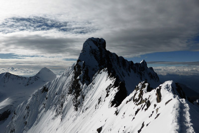 Deux Alpinistes au sommet du Piz Bernina (vue du Piz Bianco) Deux Alpinistes au sommet du Piz Bernina (vue du Piz Bianco)