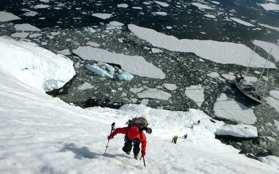 Péninsule antarctique : départ de la première ascension du Golden Fleece Peak Péninsule antarctique : départ de la première ascension du Golden Fleece Peak
