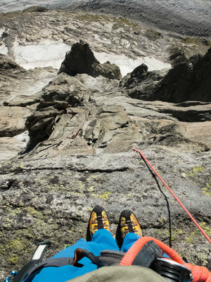 Quand tu regardes l'abîme, l'abîme regarde aussi en toi. Quand tu regardes l'abîme, l'abîme regarde aussi en toi.