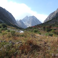 En remontant vers la confluence du Tuyuk-suu