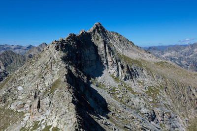 Peguera arête SE depuis Saburó Peguera arête SE depuis Saburó