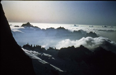 depuis le bivouac névé triangulaire La Walker depuis le bivouac névé triangulaire La Walker