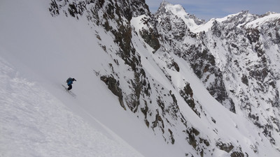 Descente du Piaget sur fond de barre Descente du Piaget sur fond de barre