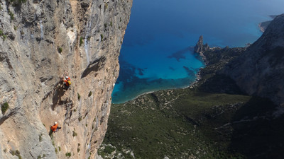 Dernière longueur de Mediterraneo prise par un paparazzi ! Dernière longueur de Mediterraneo prise par un paparazzi !