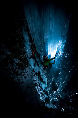Jen Olson et Aurélien Vaissière dans Lau Bij, de nuit. Cogne, janvier 2014. Jen Olson et Aurélien Vaissière dans Lau Bij, de nuit. Cogne, janvier 2014.