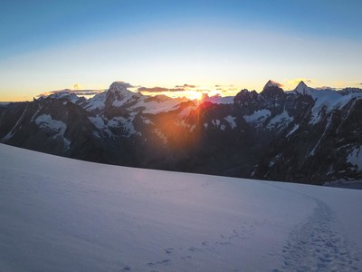 Lever du soleil depuis le Pigne d'Arolla Lever du soleil depuis le Pigne d'Arolla