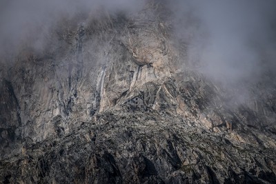 Suisse, Valais : la Baltschiederklause (2783m) sur le Jägihorn (3407m). Suisse, Valais : la Baltschiederklause (2783m) sur le Jägihorn (3407m).