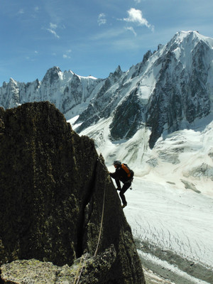 Avant dernière longueur "ludique" de l'arête sud à l'Aiguille d'Argentière Avant dernière longueur "ludique" de l'arête sud à l'Aiguille d'Argentière