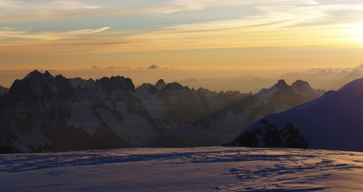couleurs matinales du massif de Mont Blanc couleurs matinales du massif de Mont Blanc