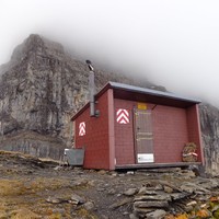 Le refuge, sous la cîme de l'Est