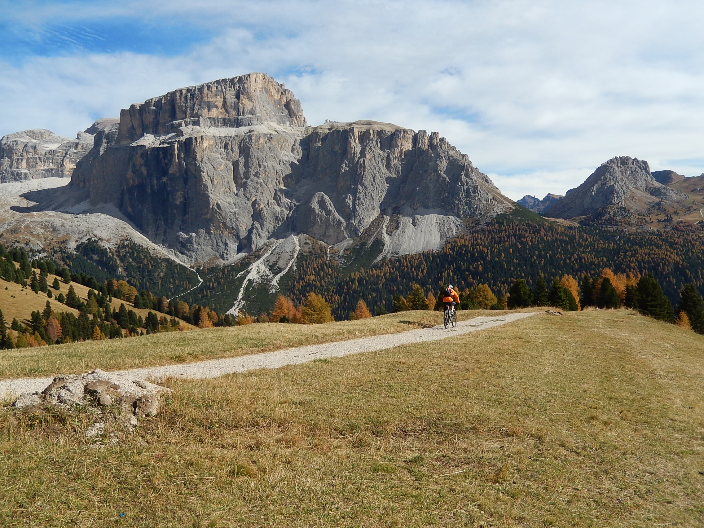 Sassolungo Giro del Sassolungo e Sassopiatto (senso orario) da Canazei in MTB Sassolungo Giro del Sassolungo e Sassopiatto (senso orario) da Canazei in MTB