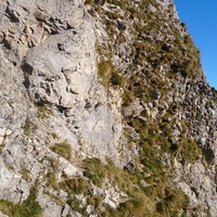 Option N°2 : Escalade entre rocher et mottes d'herbe