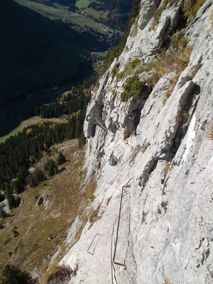 un peu plus haut un peu plus haut