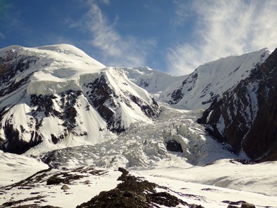 Ah, celle là aussi est connue... C'est le glacier qui recrache peu à peu les morts de 1990... Ah, celle là aussi est connue... C'est le glacier qui recrache peu à peu les morts de 1990...
