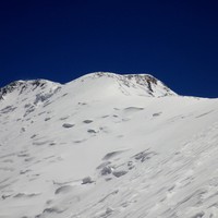 Vue de la dernière étape (mais pas du sommet, invisible depuis les camps), depuis le camp 3 (6200m)
