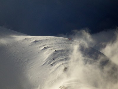 vue sur le camp 3 depuis la partie sommitale (parler d'arête serait bien prétentieux) vue sur le camp 3 depuis la partie sommitale (parler d'arête serait bien prétentieux)