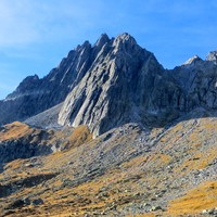 Arête S des Salbitschijen à gauche, descente à droite