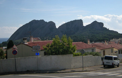 SE to W ridge of Bec de l'Aigle from city of La Ciotat SE to W ridge of Bec de l'Aigle from city of La Ciotat
