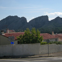 SE to W ridge of Bec de l'Aigle from city of La Ciotat