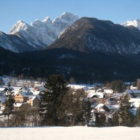 Mojstrana et les Alpes juliennes - vue depuis la station de bus