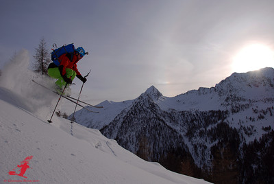 Valentino in azione durante la discesa dalla Scima della Scura 2508m Valentino in azione durante la discesa dalla Scima della Scura 2508m