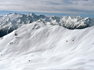 Pointe Aouillette ou Oilletta au premier plan (Vallée d'Aoste)