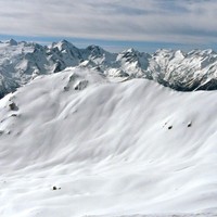 Pointe Aouillette ou Oilletta au premier plan (Vallée d'Aoste)