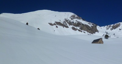 Uishéra face Sud, et cabane, Val d'Aran, Pyrénées, Espagne