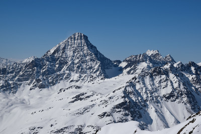 Le spectaculaire Piz Linard (3410m), seigneur de Basse Engadine Le spectaculaire Piz Linard (3410m), seigneur de Basse Engadine